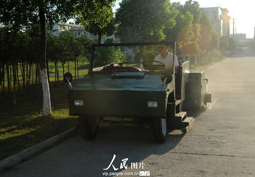 保洁车甚至可以清扫道路上的卫生死角