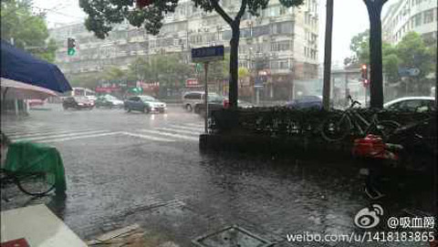8月25日上海天气 高温暴雨雷电大风轮番上演