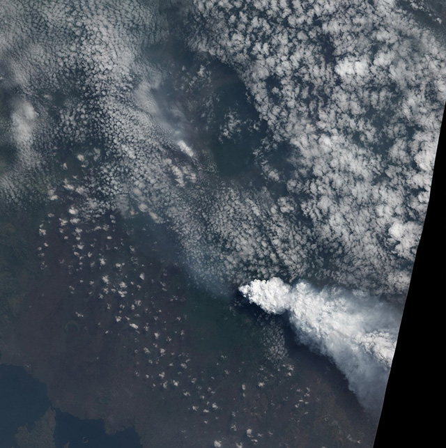 火山喷发太空俯瞰图