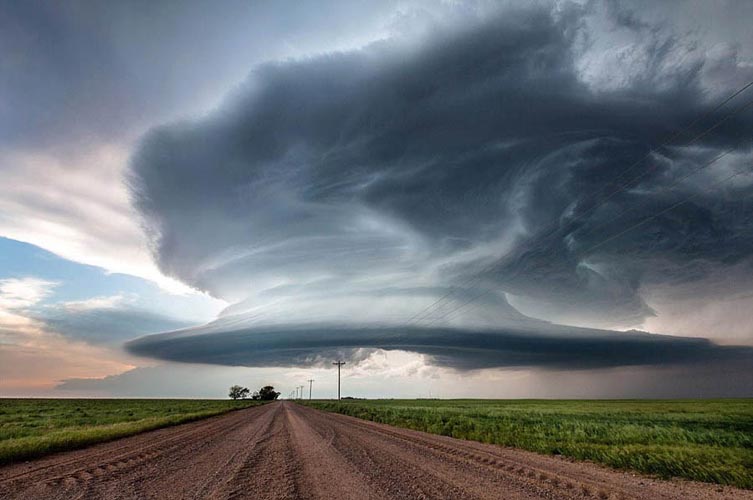 美国天空出现超级雷雨胞