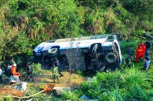 江西骡马岭段车祸