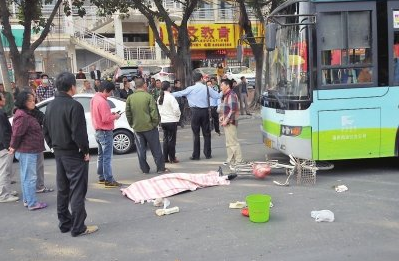 福州排尾路车祸现场图片