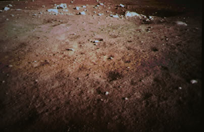 嫦娥三号月球探测器和月兔探测器发回的月球表面照片