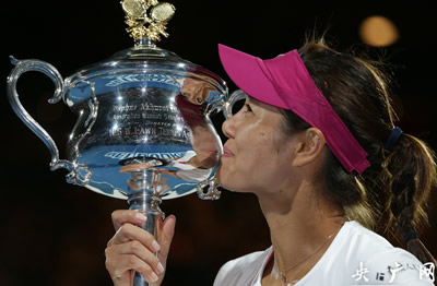 李娜澳网夺冠 2014澳网女单李娜2比0战胜齐布尔科娃夺冠