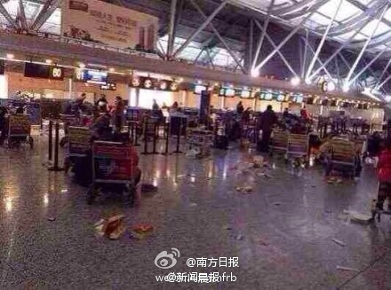 郑州机场关闭问询处被砸