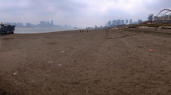 长江河床变沙滩