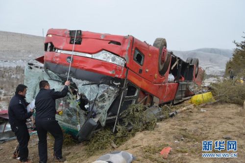 甘肃大客车翻车事故