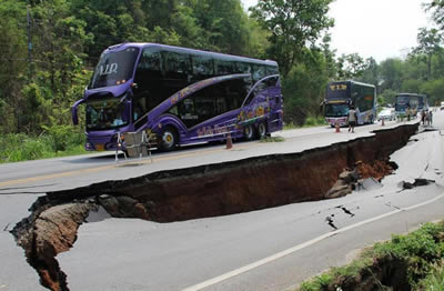 泰国5月5日地震造成公路损坏寺庙受损 1人遇难数十人受伤