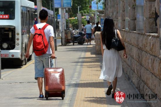 郑州入夏后迎来高温日，5月20日最高温36.5℃。
