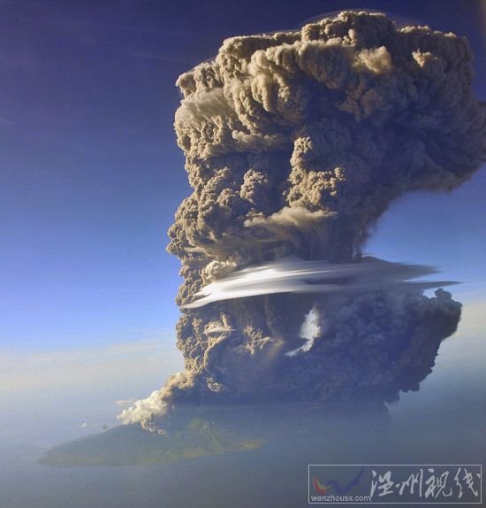 印尼火山喷发图片