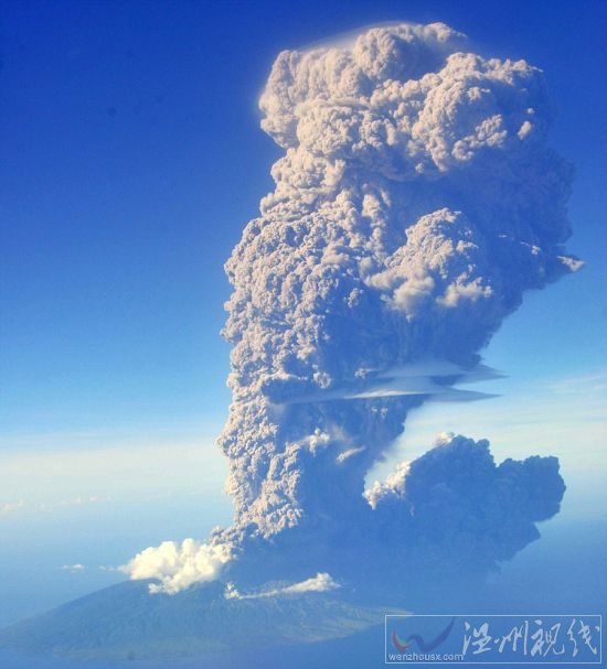 印尼火山喷发图片