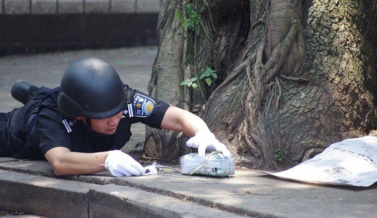 温州爆炸 警方在拆除炸弹