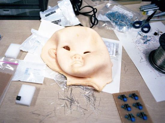 机器人脸部制作的材料 日本类人机器人