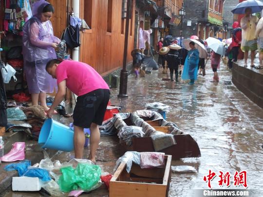 凤凰古城被淹 16日洪水已退