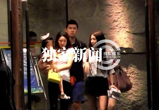 胡海泉隐婚超生多年 娇妻女儿首曝光