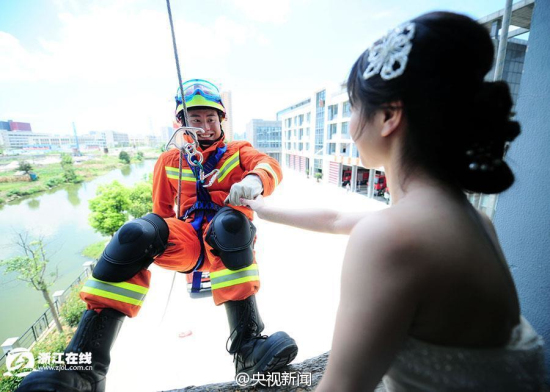 浙江宁波消防员婚纱照