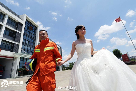 浙江宁波消防员婚纱照