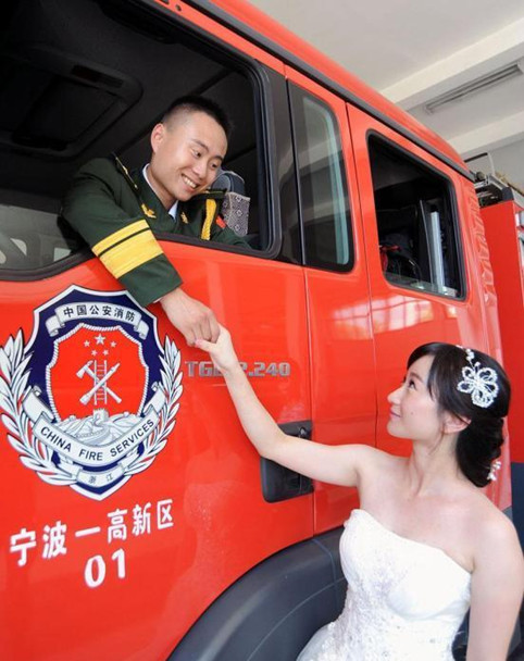 浙江宁波消防员婚纱照