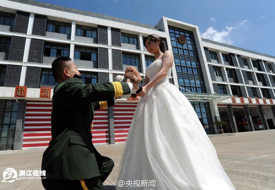 浙江宁波消防员婚纱照