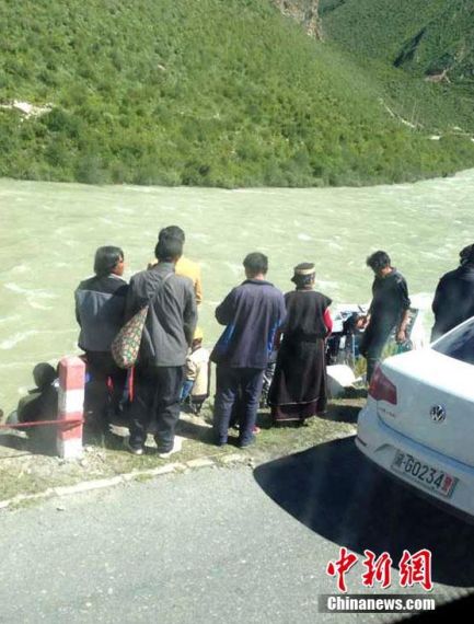 西藏大巴车祸