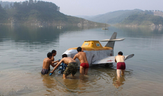 湖北农民自制潜水艇