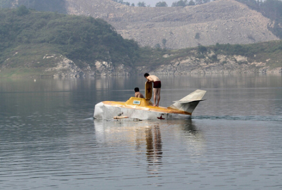 湖北农民自制潜水艇