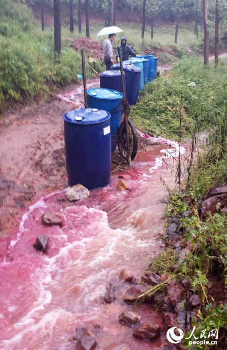 汝阳马兰河河水变血水