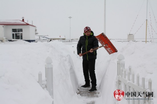 黑龙江抚远暴雪积雪深度达1米