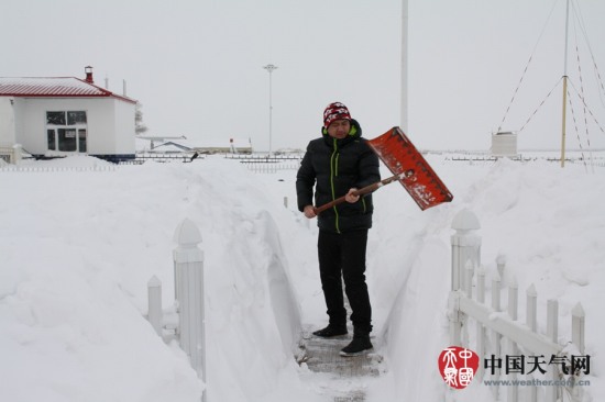 黑龙江抚远暴雪积雪深度达1米