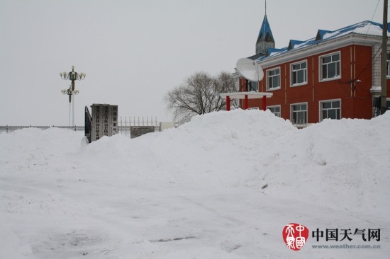 黑龙江抚远暴雪积雪深度达1米