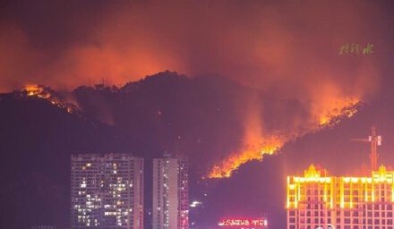 广西梧州突发山火