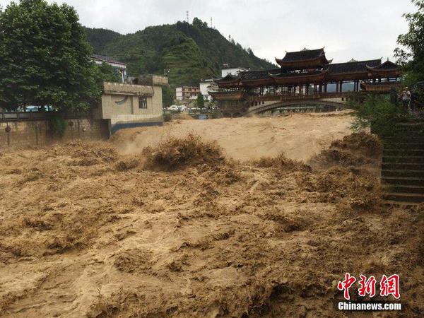 雷山洪水