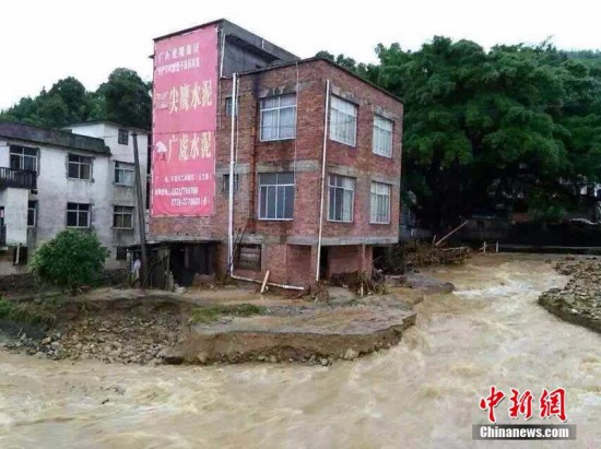 广西暴雨引发泥石流灾害