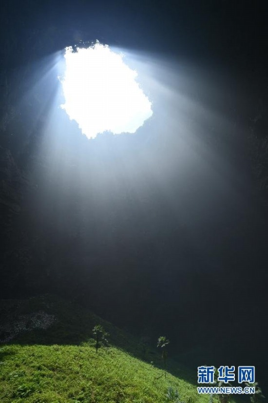 湖北惊现神秘天坑