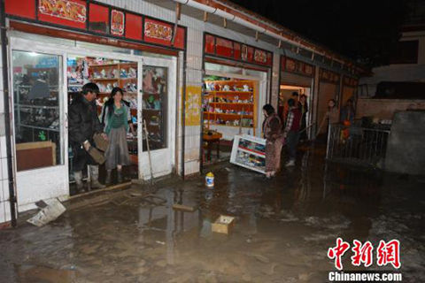 四川阿坝县因暴雨发生泥石流 暂无人员伤亡报告