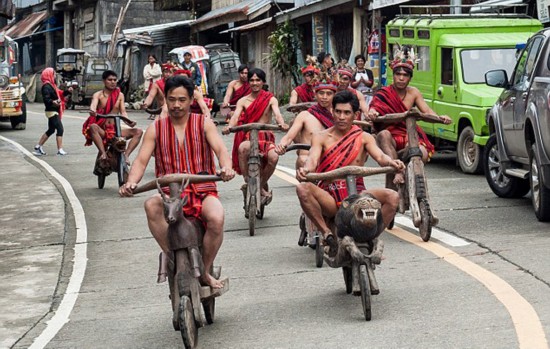 菲律宾伊戈洛特人木雕自行车公路赛