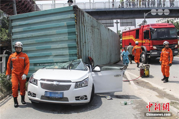 广东深圳布龙路惨烈车祸现场