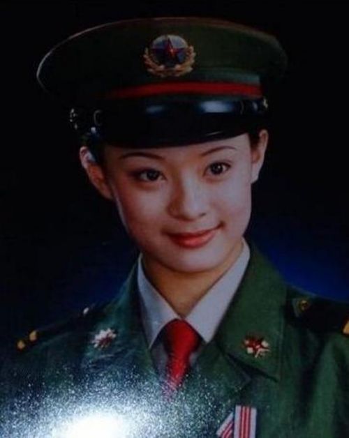孙俪晒军装照