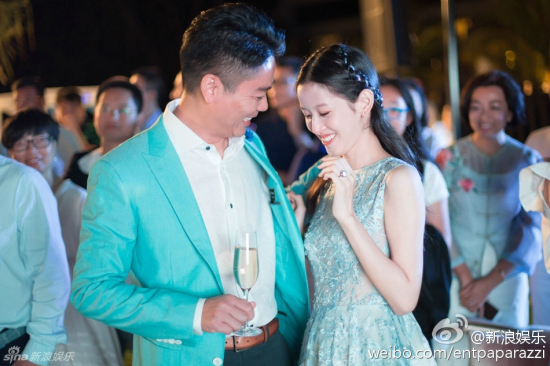刘强东奶茶妹婚前晚宴照片