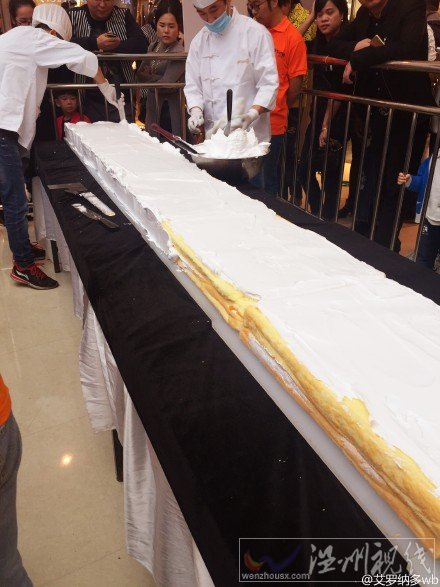 温州商场制作25米长超大蛋糕