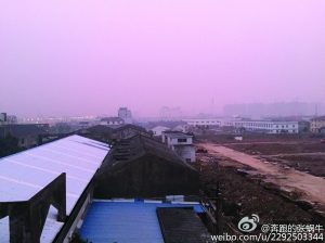 南京现玫红色雾霾
