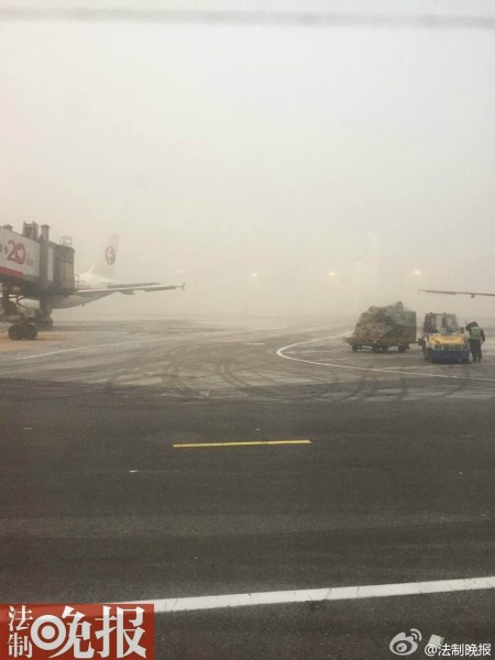 飞机因雾霾返航