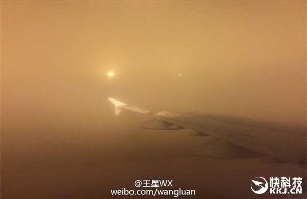 飞机因雾霾返航