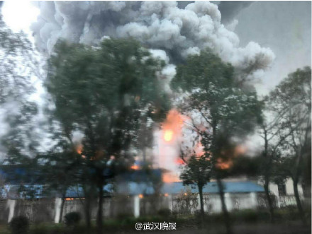 仙桃化工厂大火