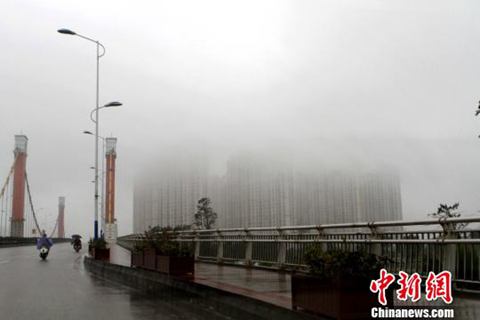 广西大雾 3月16日广西钦州强浓雾击