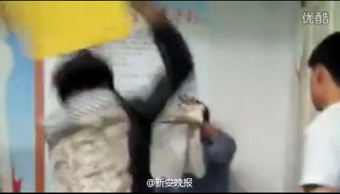 中学学生群殴老师