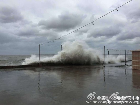 福建台风尼伯特登陆前沿海大风和大浪