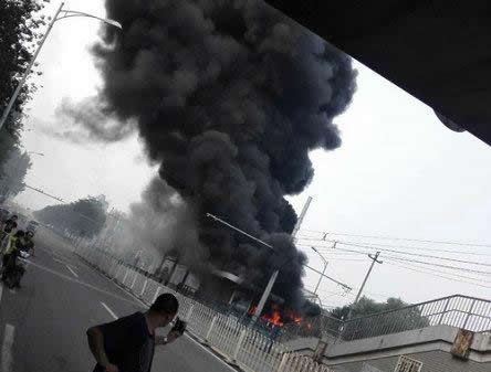 北京公交起火被毁
