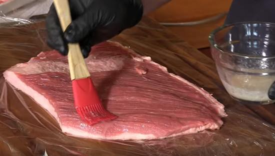 胶水牛排引争议 专家：“重组牛排”不等于劣质肉
