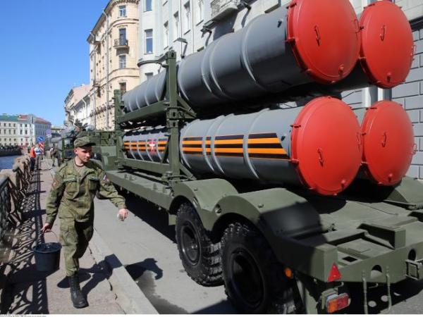 俄导弹保卫莫斯科 部署S-400防空导弹系统